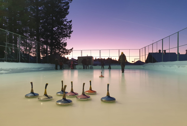 Abendsstimmung beim Eisstock-Schiessen