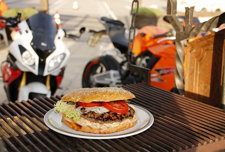 BIG Büel Burger auf dem Grill