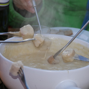 Fondue mit hausgemachtem Brot